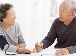 {CHÚ Ý} Những nguy hiểm về bệnh cao huyết áp của người già mọi người nên biết